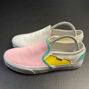 WOMEN’S VANS SNEAKERS